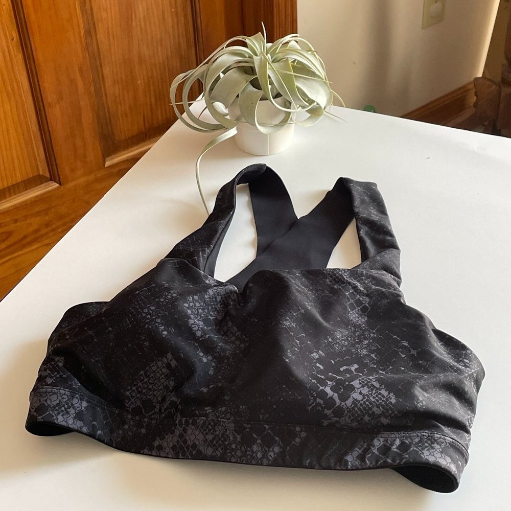 Old Navy Activewear Sports Bra Black Snake Print Crossover Size XXL